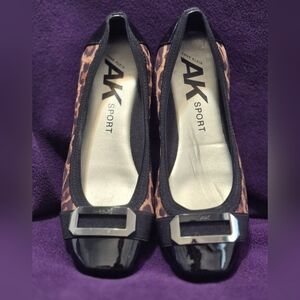 16-KK Anne Klein 7.5 Leopard Print & Black Flats women's slip-ons comfort shoes